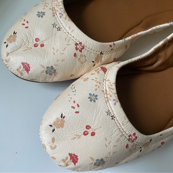 Lucky Brand Eikia Ballet Flats - Picture 2 of 6